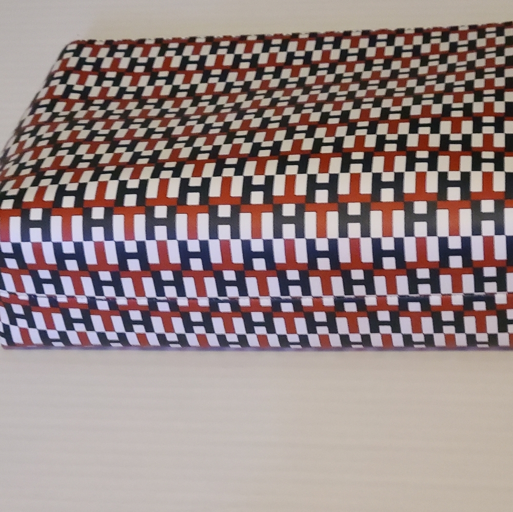 Tommy Hilfiger Large TRAVEL BAG NWT - Picture 3 of 8